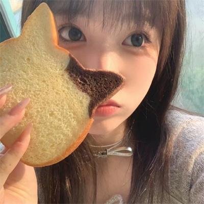 9顶假发的女孩